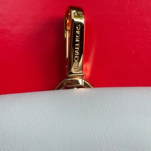 Michael Kors Airpods Case.Michael Kors Accessories. - Picture 9 of 15